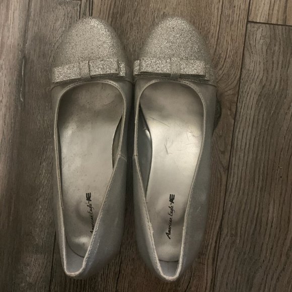 AMERICAN EAGLE SILVER GLITTER PUMPS SIZE 6 - Picture 3 of 8